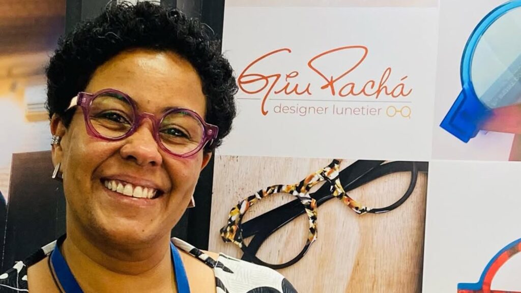 Giu Pachá: a designer por trás dos óculos feitos à mão